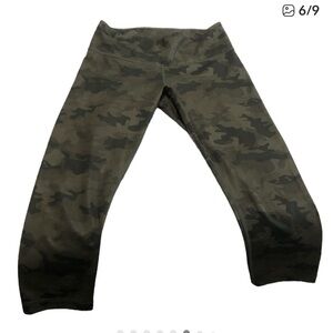 Lululemon Camouflage Crop Leggings Size 6